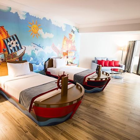Sand & Sandals Desaru Beach Resort & Spa Exterior photo Family room