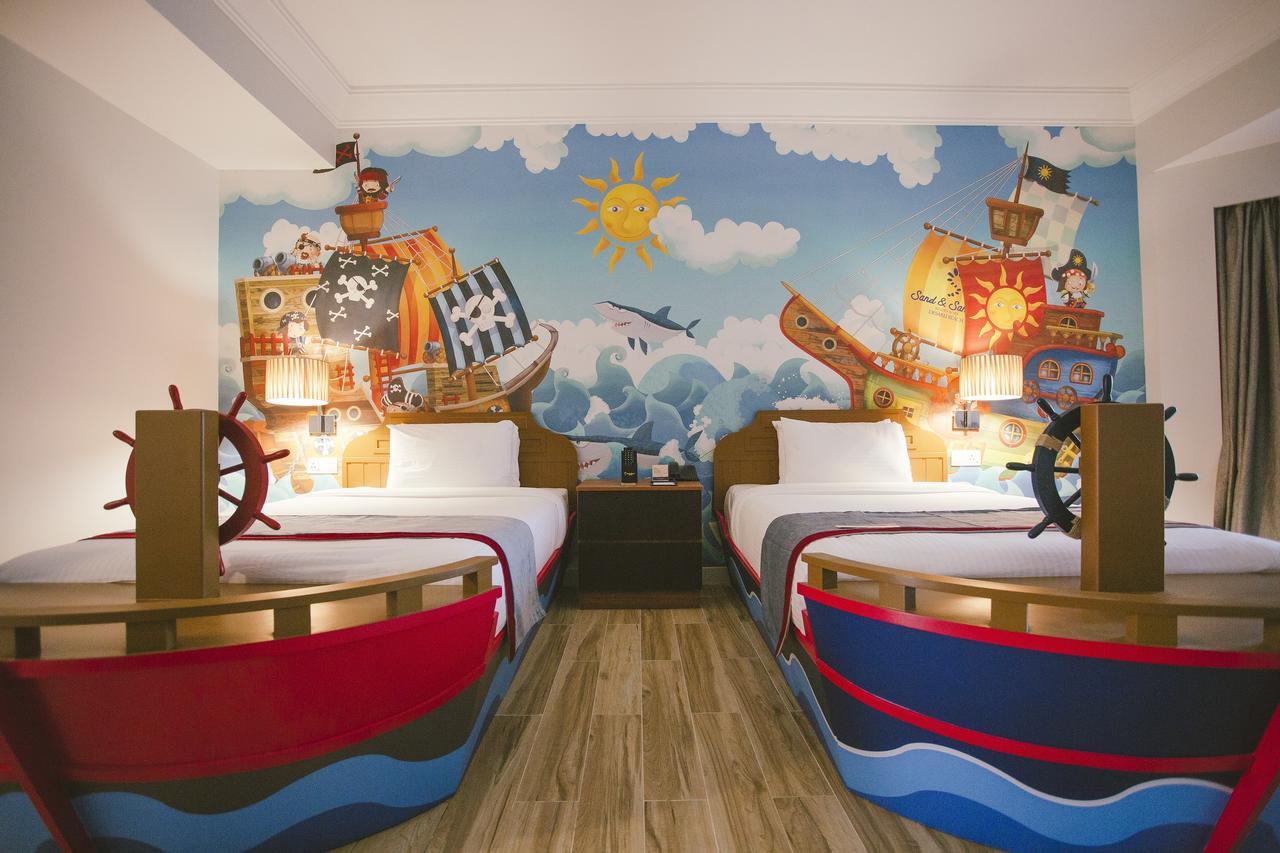 Sand & Sandals Desaru Beach Resort & Spa Exterior photo A room at the Great Wolf Lodge in Concord, North Carolina